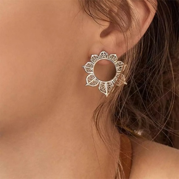 Boho silver Sunflower Stud Earri… - Picture 2 of 6